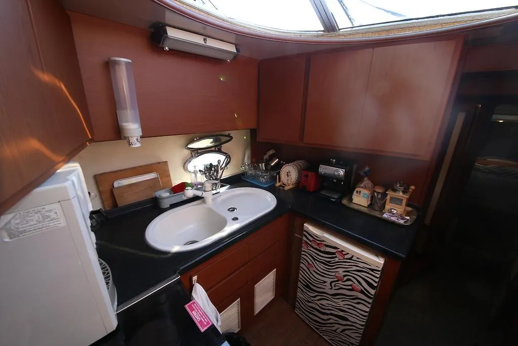 Marine City Club Yacht Stay 부산광역시 보트호텔