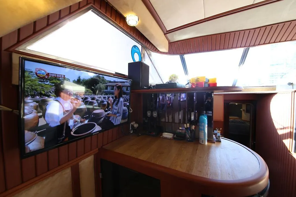Marine City Club Yacht Stay 부산광역시 3*,