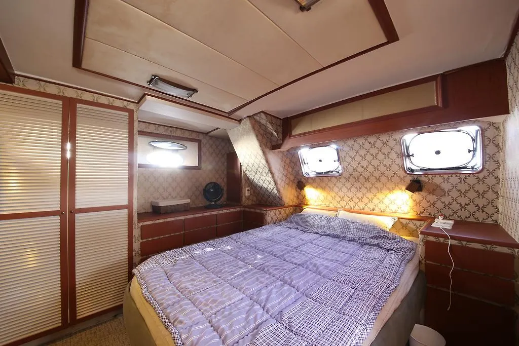 Botel Marine City Club Yacht Stay Pusan